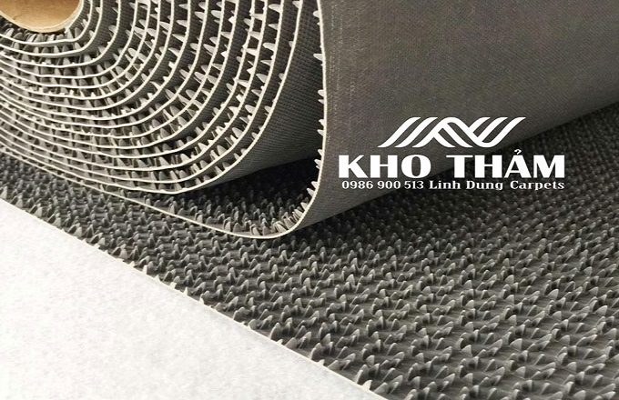 Thảm nhựa gai cúc màu ghi